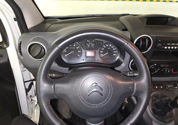 Citroen Berlingo cena 18450 przebieg: 439000, rok produkcji 2016 z Warszawa małe 67